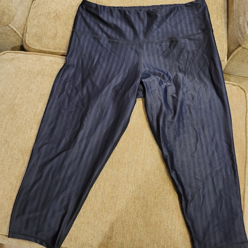 Lola Getts Active Zap Textured Capri Legging
